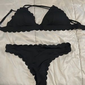 NWOT H&M scalloped edge bikini